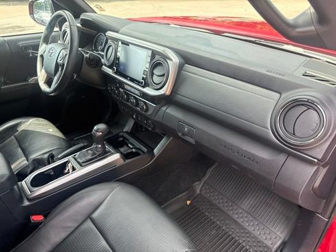 Used 2020 Toyota Tacoma Limited AWD/4WD image 16