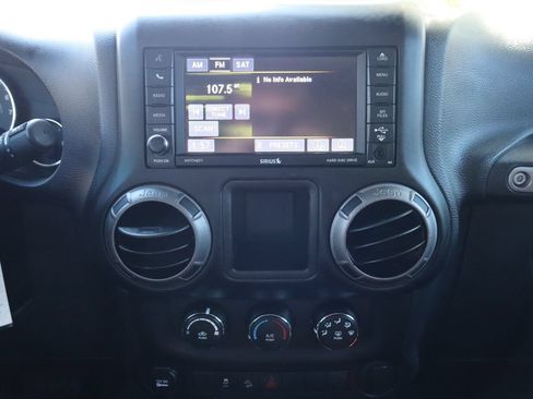 Used 2017 Jeep Wrangler Unlimited Sport w/ Max Tow Package AWD/4WD image 33