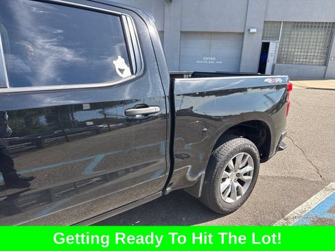 Used 2020 Chevrolet Silverado 1500 Custom w/ Custom Value Package AWD/4WD image 3