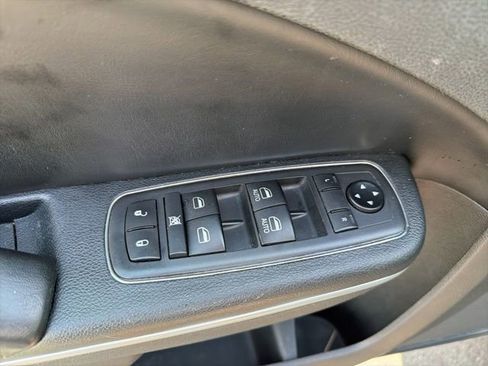 Used 2019 Dodge Charger SXT w/ Leather Interior Group RWD image 19