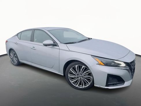Used 2023 Nissan Altima 2.5 SL image 2