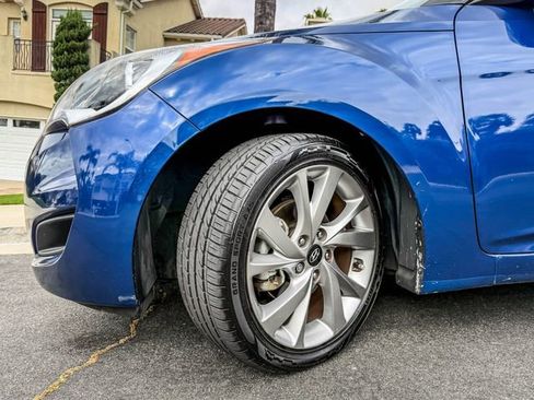 Used 2016 Hyundai Veloster FWD image 23
