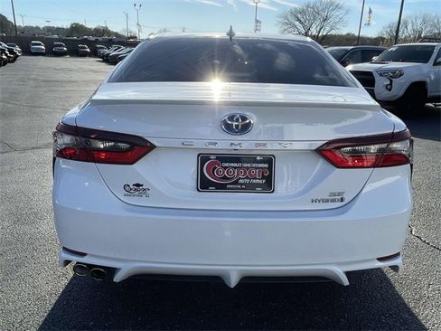 Used 2024 Toyota Camry SE image 3