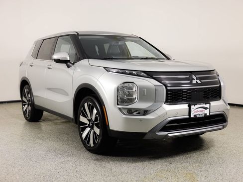 Used 2025 Mitsubishi Outlander SE image 10