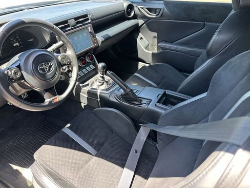 Used 2025 Toyota GR86 Premium image 18