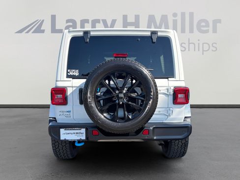 Used 2022 Jeep Wrangler Unlimited Sahara w/ Cold Weather Group AWD/4WD image 4