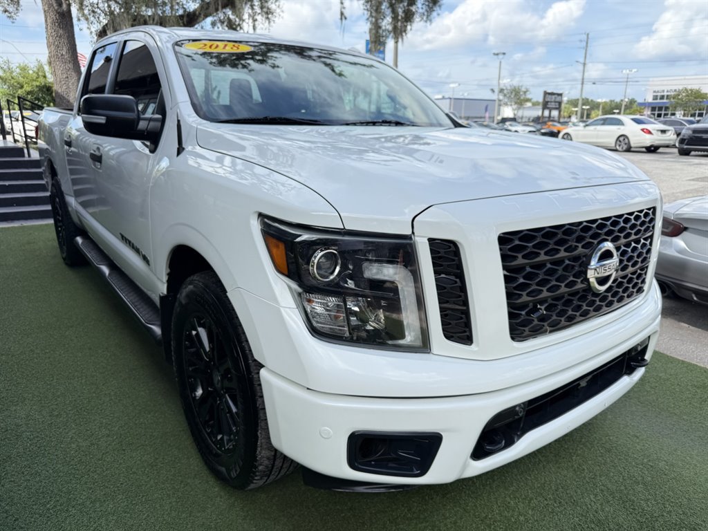 Used 2018 Nissan Titan SV w/ SV Convenience Package AWD/4WD image 3