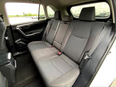Used 2019 Toyota RAV4 LE image 20