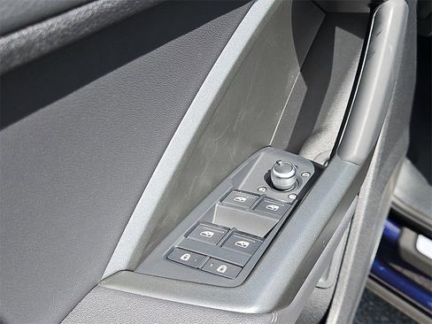 New 2025 Audi Q3 2.0T Premium image 19