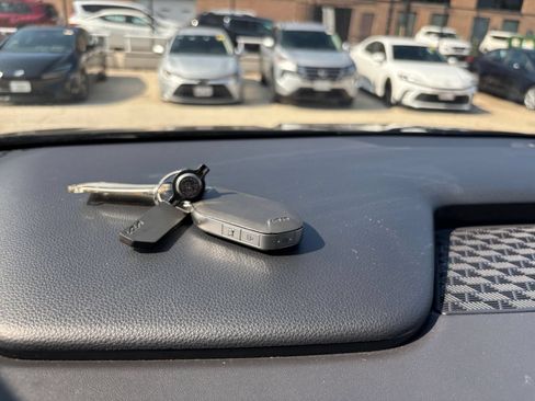 Used 2026 Kia Carnival FWD image 21