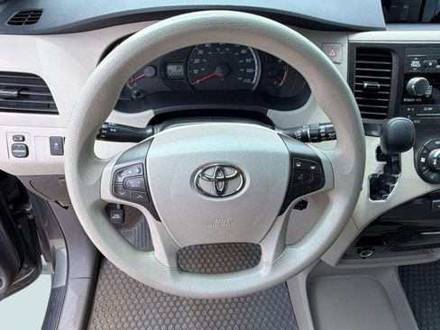 Used 2013 Toyota Sienna LE FWD image 11