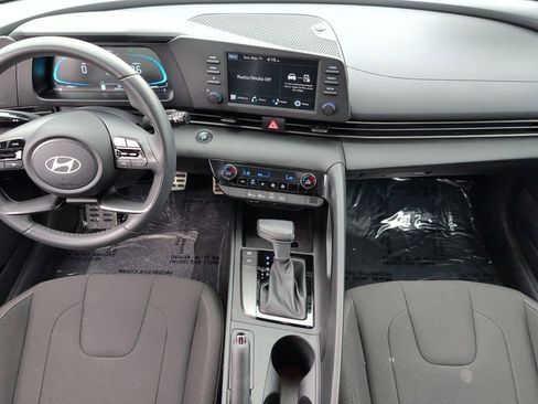 Certified 2025 Hyundai Elantra Sport FWD image 17