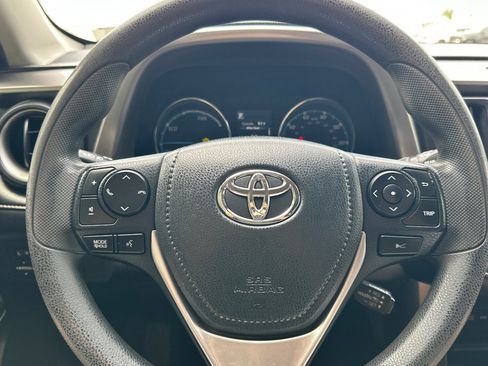 Certified 2018 Toyota RAV4 LE AWD/4WD image 23