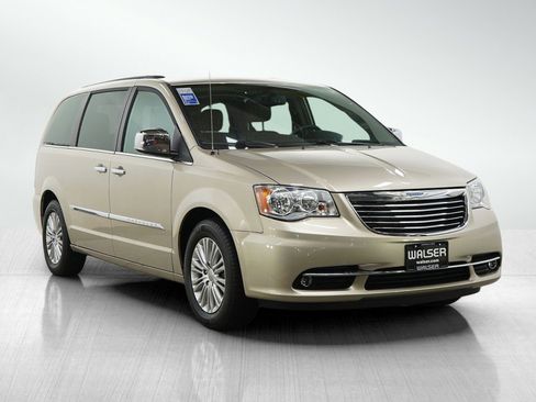 Used 2015 Chrysler Town & Country Touring-L w/ Driver Convenience Group FWD image 7