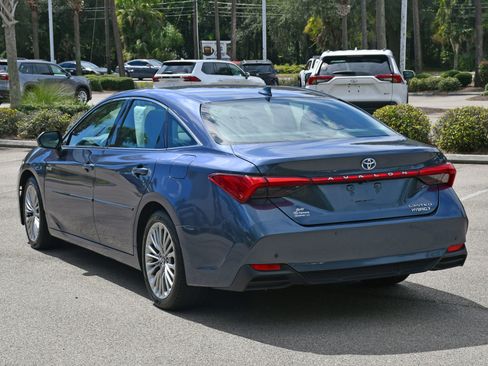 Used 2020 Toyota Avalon Limited image 4