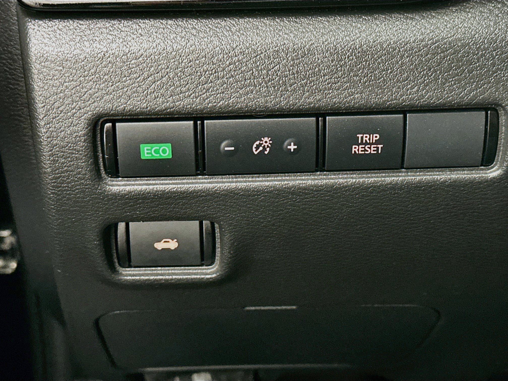 Used 2025 Nissan Sentra SV FWD image 17