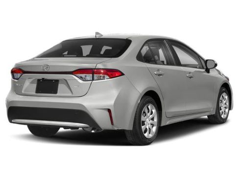 Used 2022 Toyota Corolla LE FWD image 2