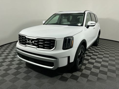Certified 2025 Kia Telluride S FWD image 9