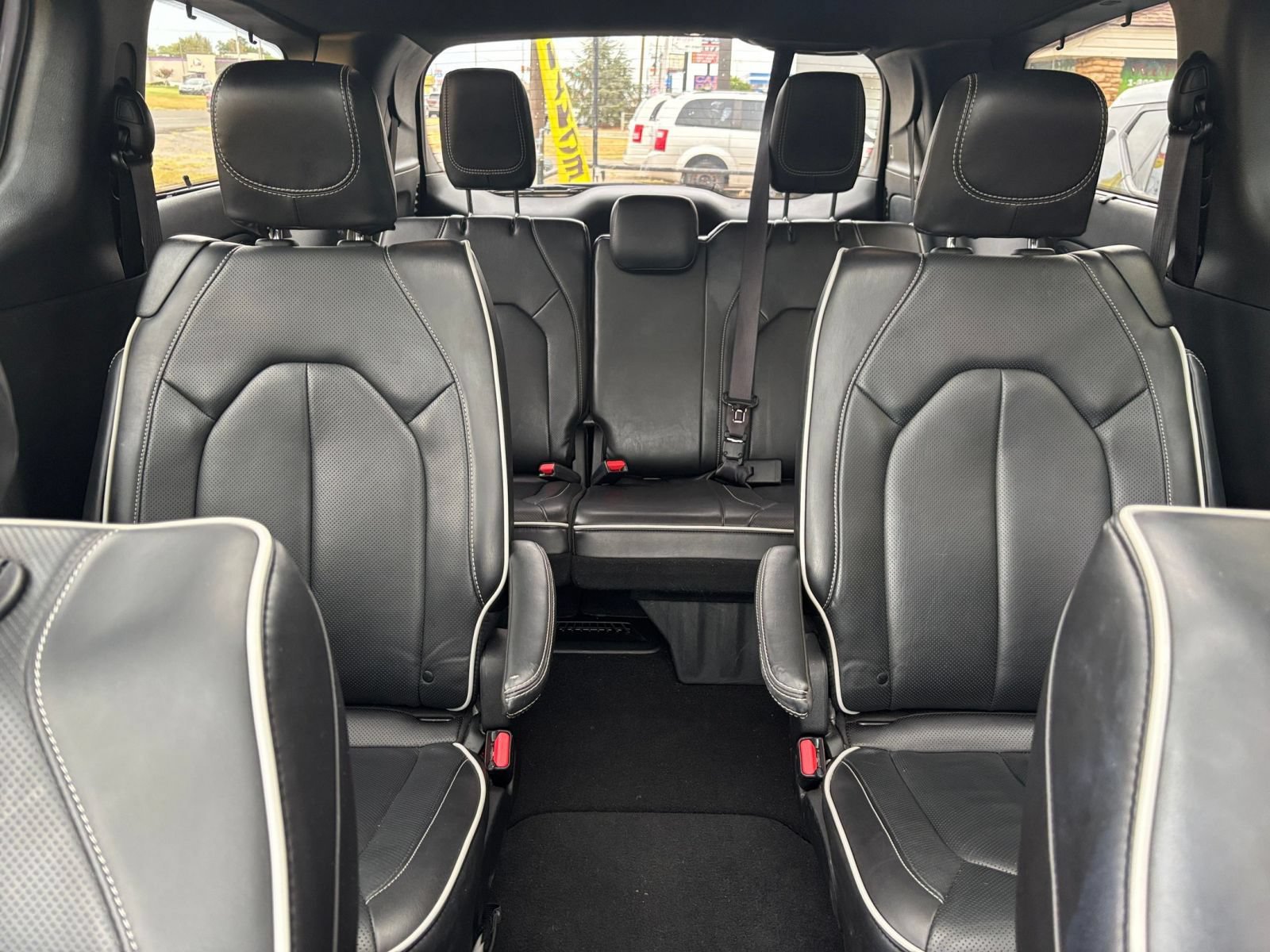 Used 2025 Chrysler Pacifica Limited FWD image 43