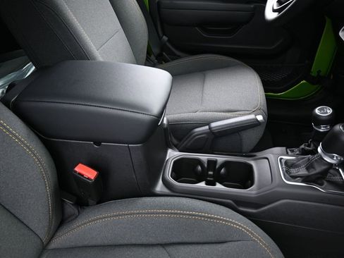 Used 2025 Jeep Wrangler Sport image 34