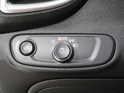 Used 2022 Chevrolet Trax LS w/ Tint and Cruise Package image 21