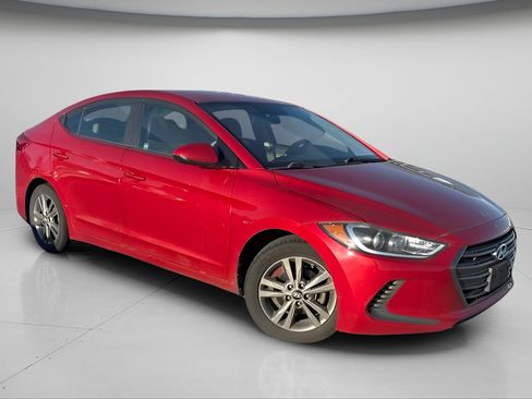 Used 2017 Hyundai Elantra SE FWD image 2