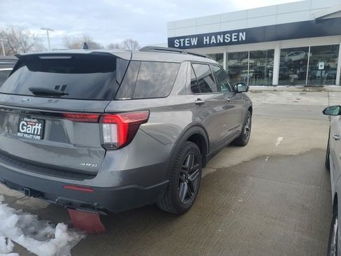 Used 2025 Ford Explorer ST-Line w/ ST-Line Street Pack image 3