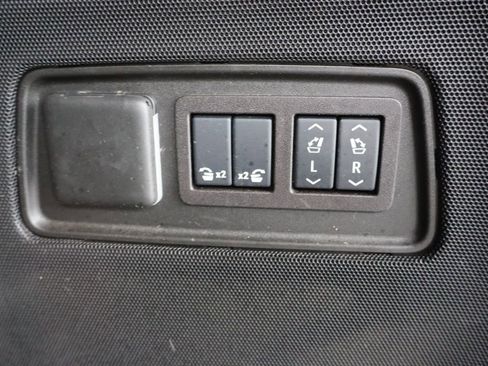 Used 2024 Cadillac Escalade ESV V AWD/4WD image 35