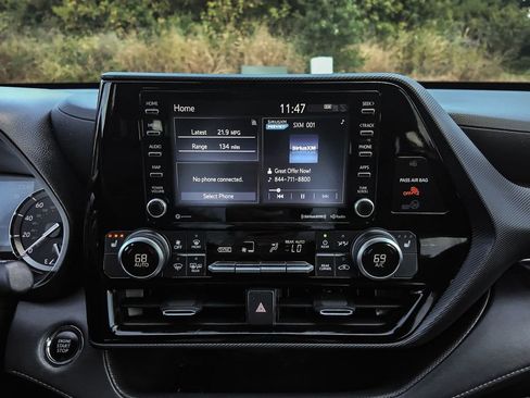 Used 2022 Toyota Highlander XSE image 8