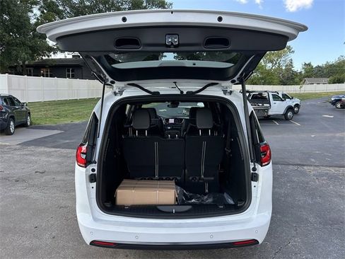 New 2026 Chrysler Pacifica Limited w/ S Appearance Package image 9