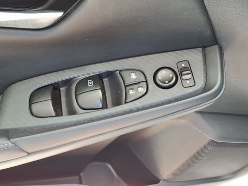 Used 2025 Nissan Sentra SV FWD image 6