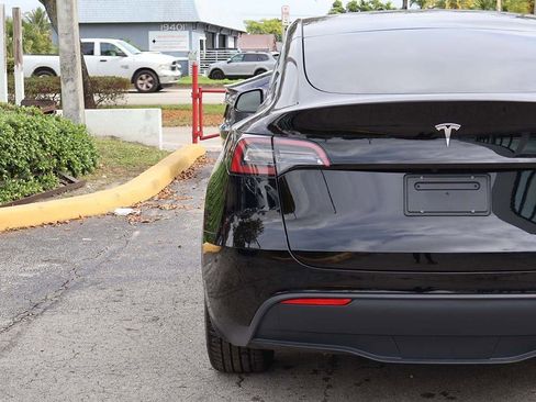 Used 2023 Tesla Model Y Long Range image 15