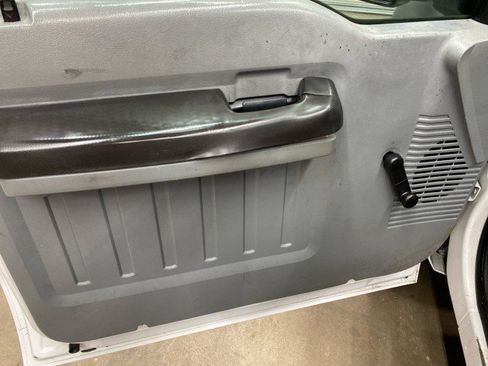 Used 2015 Ford F550 2WD Regular Cab Super Duty image 22