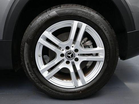 Used 2022 Mercedes-Benz GLB 250 w/ Premium Package Lite image 13