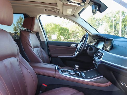 Used 2021 BMW X7 xDrive40i w/ Premium Package image 16