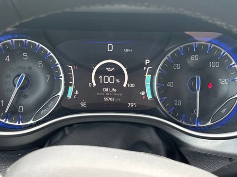 Used 2024 Chrysler Pacifica Touring-L FWD image 27