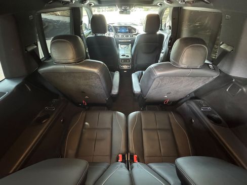 Used 2021 Mercedes-Benz GLS 580 4MATIC image 4