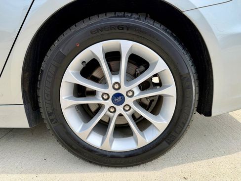 Used 2020 Ford Fusion SE FWD image 32