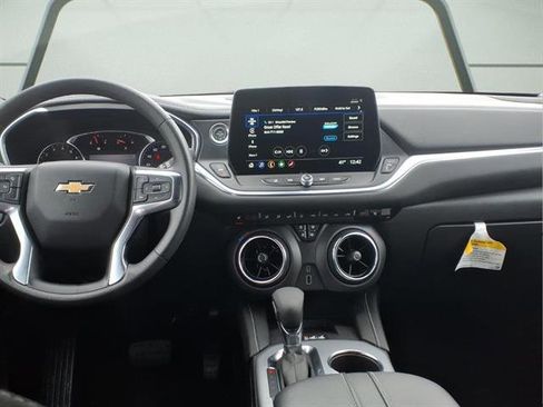 Certified 2025 Chevrolet Blazer LT w/ Convenience Package image 11