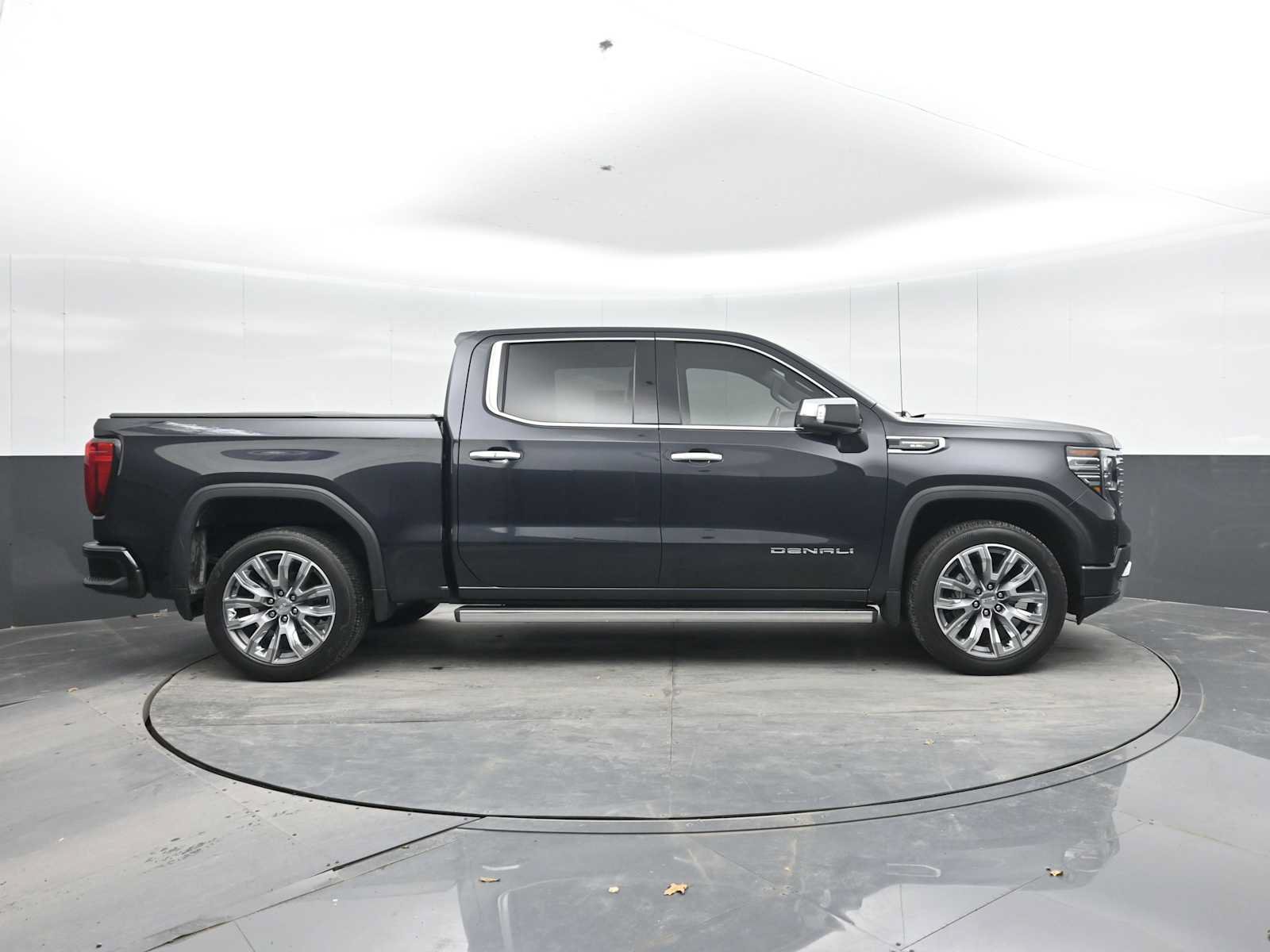 Used 2023 GMC Sierra 1500 Denali w/ Denali Reserve Package AWD/4WD image 9