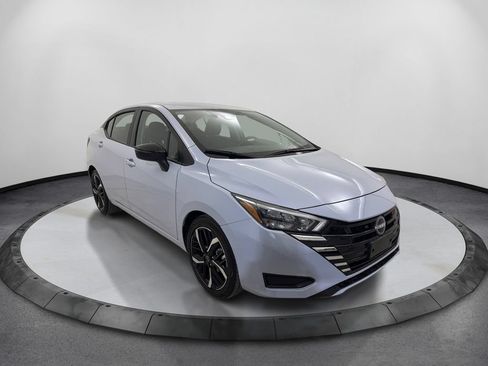 Used 2025 Nissan Versa SR FWD image 3
