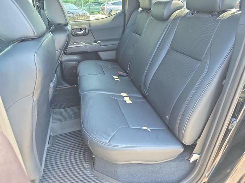 Used 2020 Toyota Tacoma TRD Sport w/ TRD Premium Sport Package AWD/4WD image 32