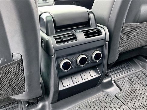 Used 2025 Land Rover Defender 110 X-Dynamic SE image 10