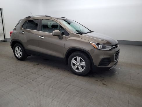 Used 2020 Chevrolet Trax LT w/ LT Convenience Package FWD image 11