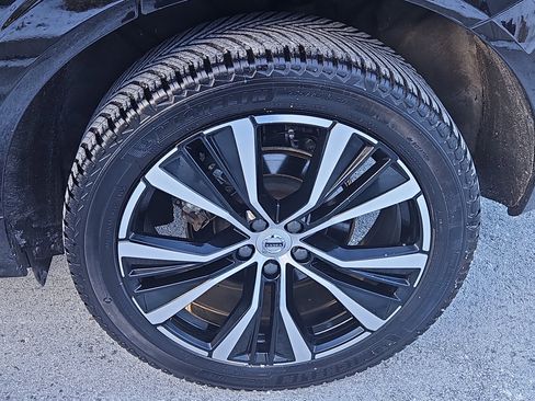 Used 2024 Volvo XC60 B5 Plus w/ Protection Package Premier image 30