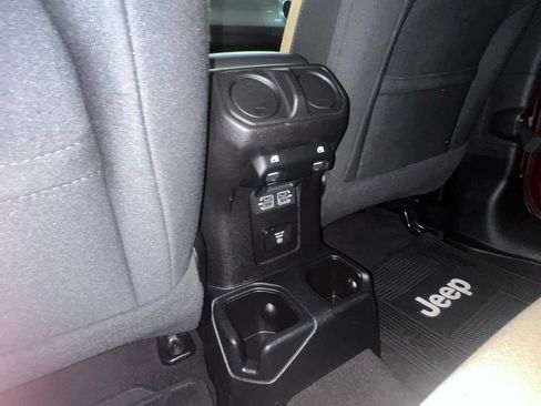 Used 2021 Jeep Gladiator Overland AWD/4WD image 25