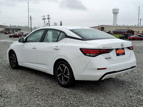 Used 2024 Nissan Sentra SV FWD image 9