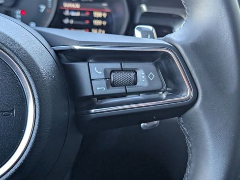 Certified 2025 Porsche Macan AWD/4WD image 20