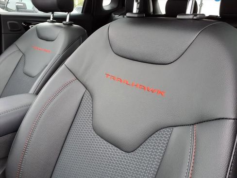 New 2026 Jeep Compass Trailhawk w/ Sun, Sound & Navigation Group image 18