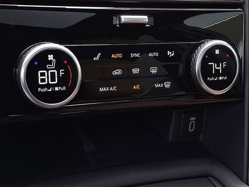 New 2026 Land Rover Discovery Limited Edition AWD/4WD image 15